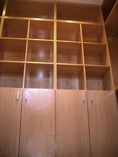 Zapatero a medida en madera de arce